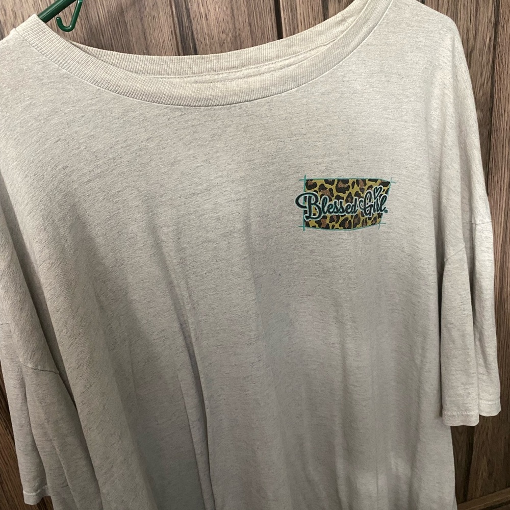 Gray Graphic T-Shirt with Leopard Print Accent